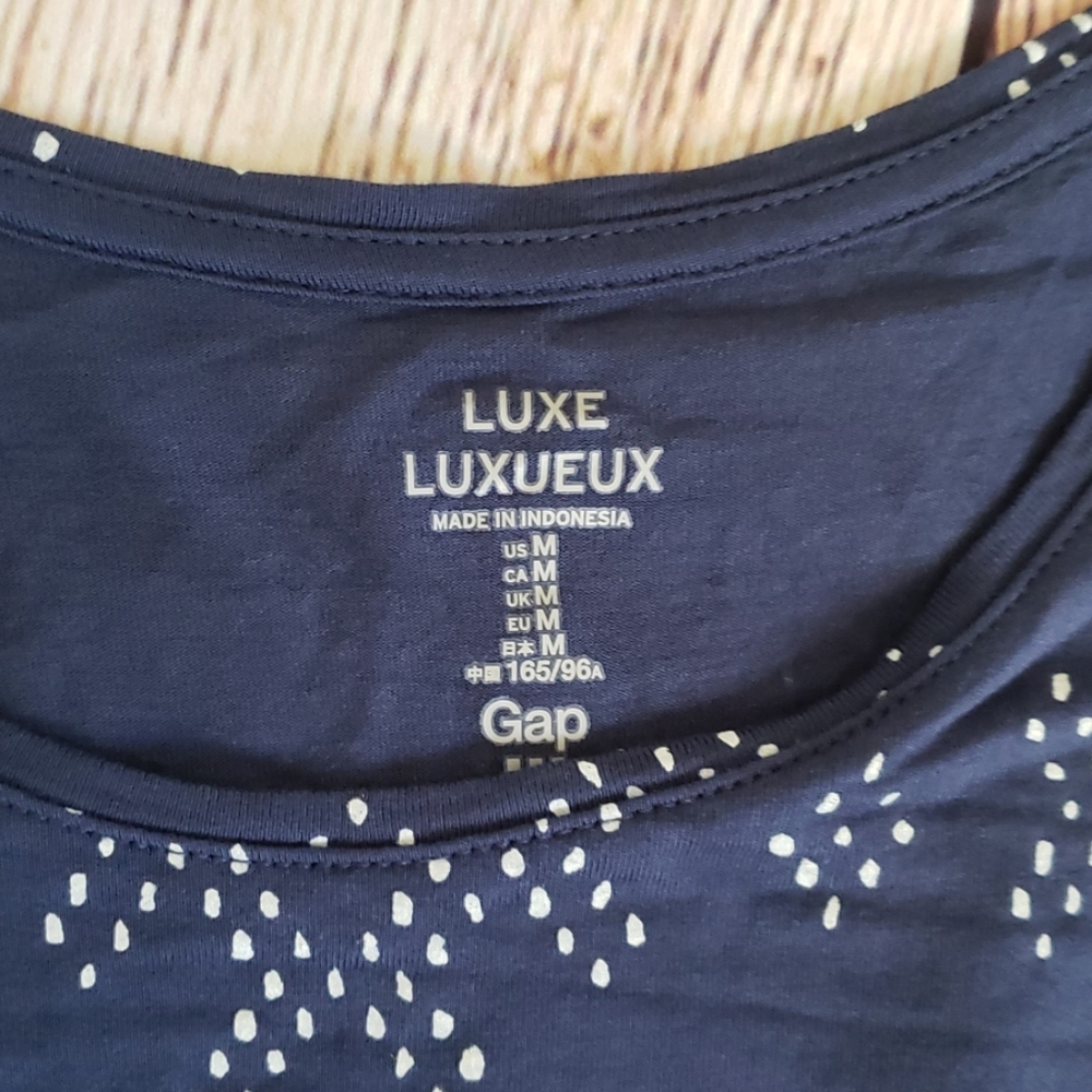 ❌SOLD-Gap Scoop Neck Tee❌ - Picture 3 of 3